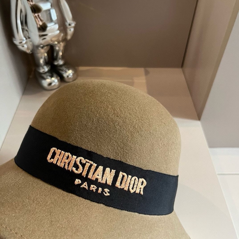 CHRISTIAN DIOR